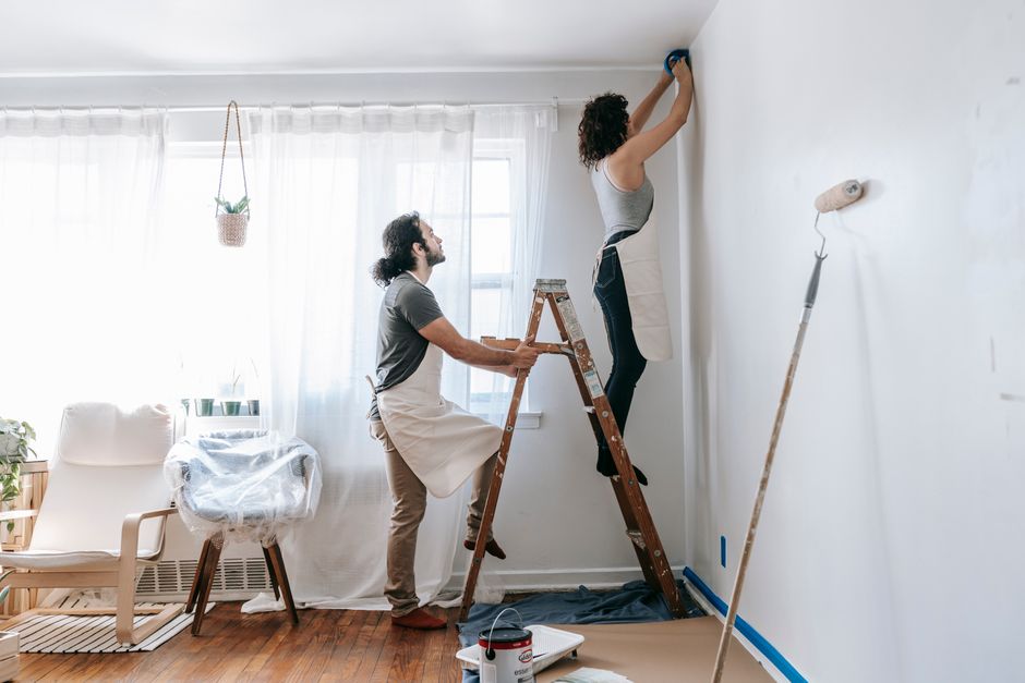 Budget Paint Comparison: Behr vs. Valspar for DIY Renos