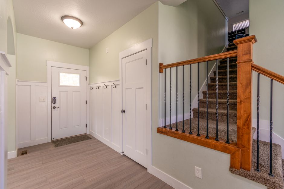 Dark Hallway to Bright Entryway: My 0 Transformation