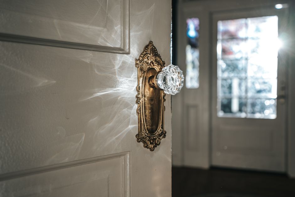 Elegant crystal doorknob with sunlight reflections, enhancing a vintage home interior atmo
