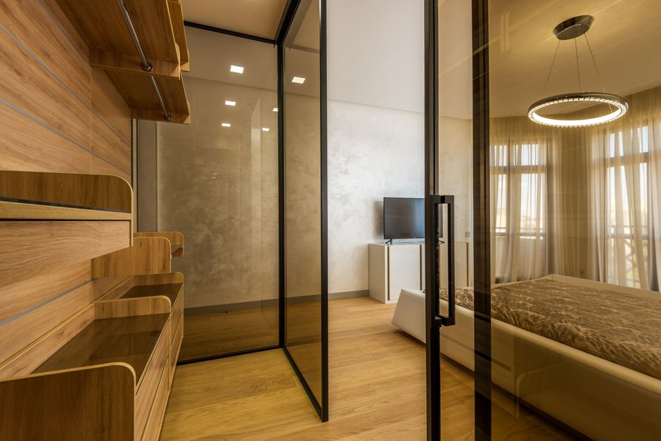 Elfa Vs Closetmaid Custom Closet System Walk-Ins: Elfa vs. ClosetMaid: Which Custom Closet System Works for Walk-Ins?