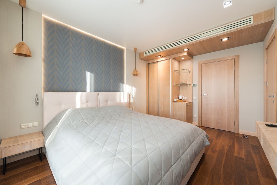 Small Bedroom Furniture Placement: Small Bedroom, Big Space: Smart Furniture Placement That Actually Works